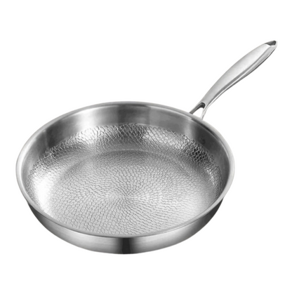 Induktionskärl i titan med hammarslagfinish – hållbara och stiliga kärl i metallic silver